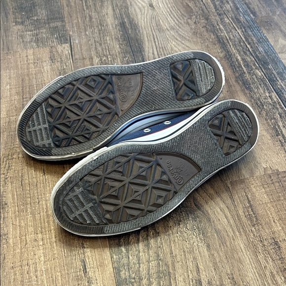 Woman’s/men’s Converse Dark Blue and White Sneakers - Picture 8 of 11